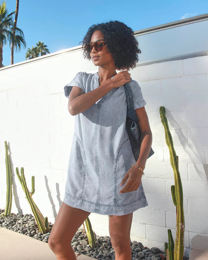 indigo mini dress Ivy Apricot Sweetheart Neck Slit Featuring a halter neckline Type: Mens Shirt - L/S Variant:Medium